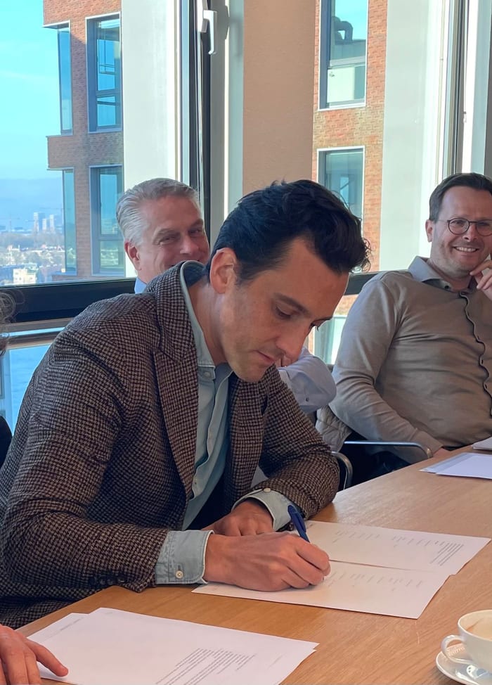 De overname wordt ondertekend